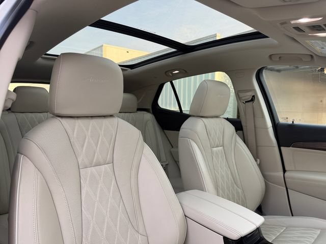 Used 2023 WHITE FROST TRICOAT Buick Avenir image 35