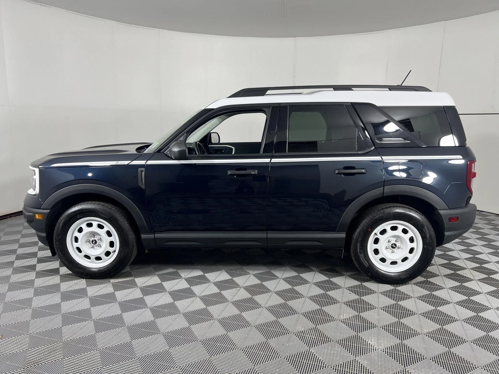 Used 2023 Alto Blue Metallic Tinted Clearcoat Ford Heritage image 7