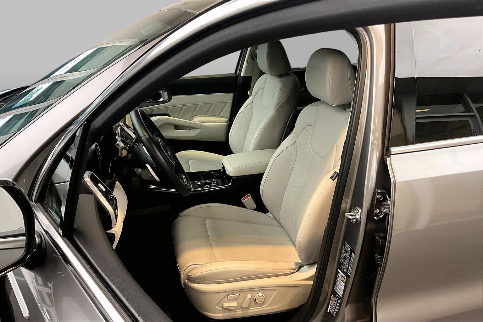 Pre-Owned 2023 Kia Sorento Hybrid SX Prestige