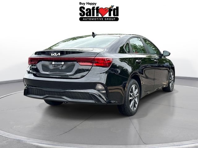 Used 2023 Black Kia LXS image 8