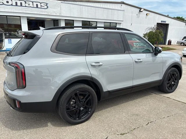 Certified Used 2025 Wolf Gray Kia EX X-Line image 10