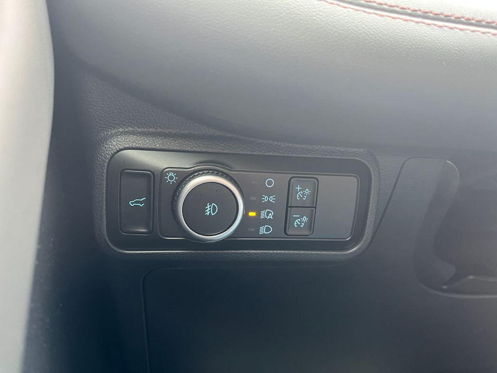 Used 2025 White Metallic Ford Active image 18