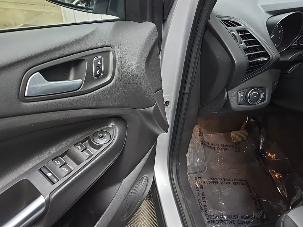 Used 2019 Silver Ford SE image 31