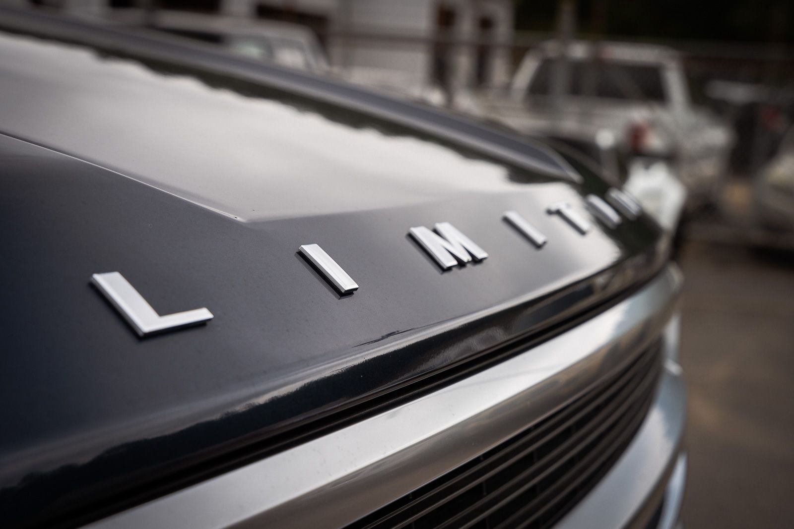 Used 2018 Blue Ford Limited image 16