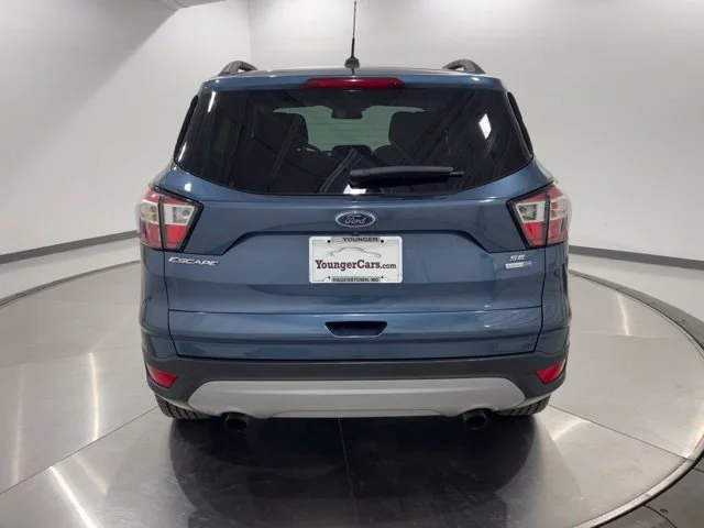 Used 2018 Blue Ford SE image 4