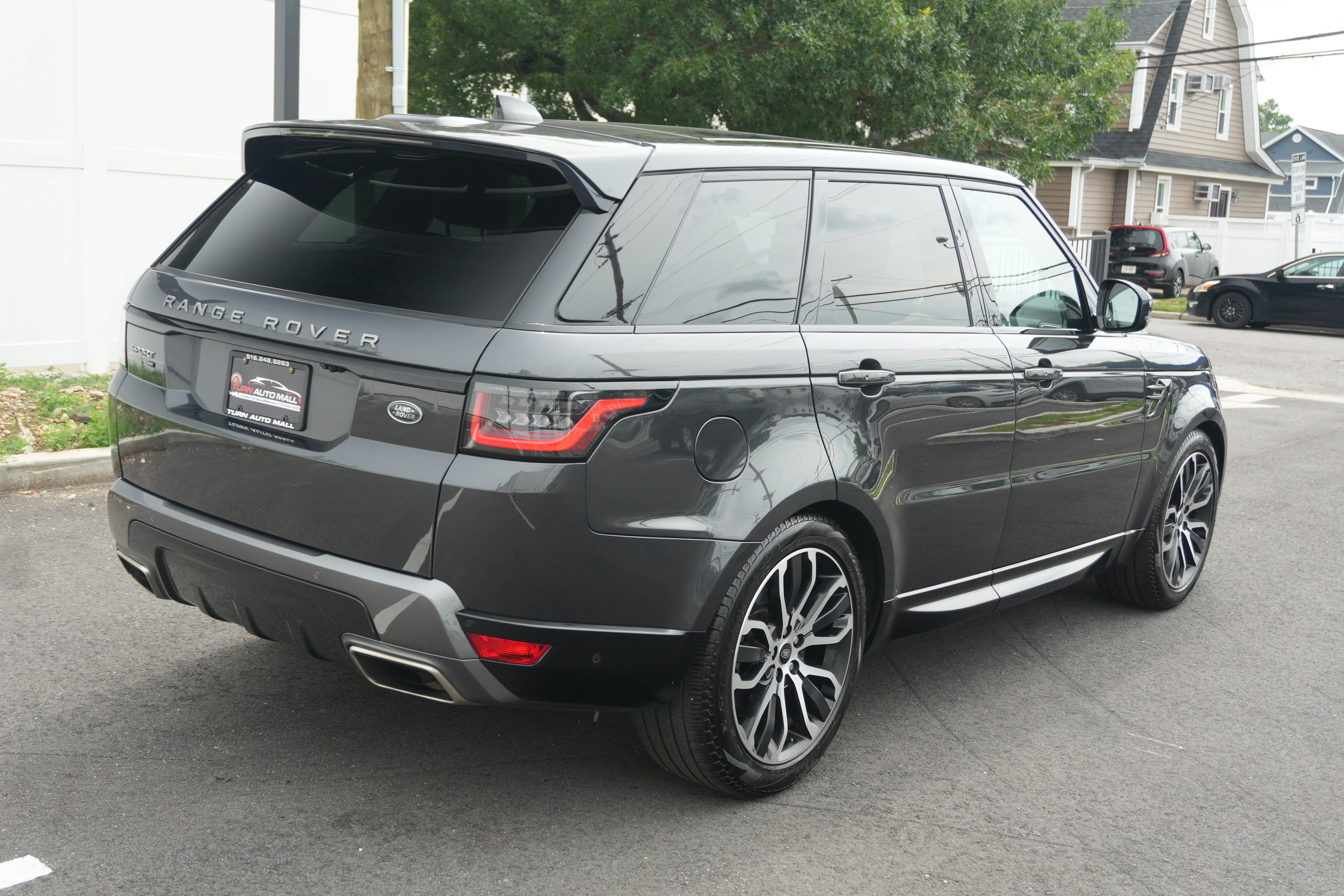 Used 2022 Eiger Grey Metallic Land Rover HSE Silver Edition image 4