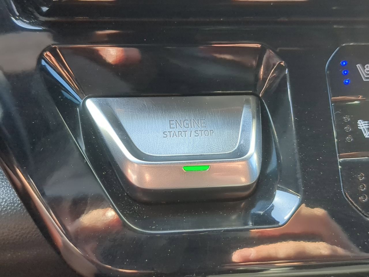 Used 2023 Summit White GMC AT4X image 17