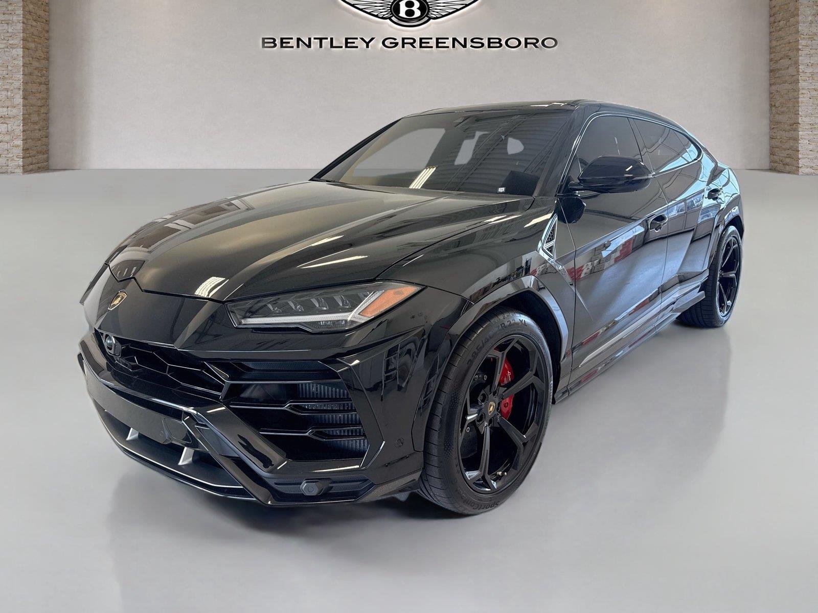 Used 2020 Nero Helene Metallic Lamborghini Base image 1
