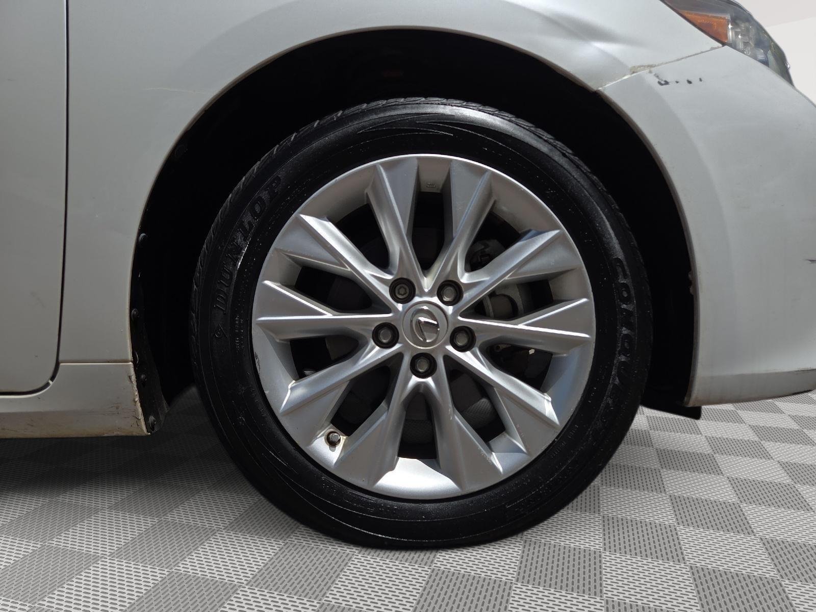 Used 2013 Starfire Pearl Lexus Hybrid image 20