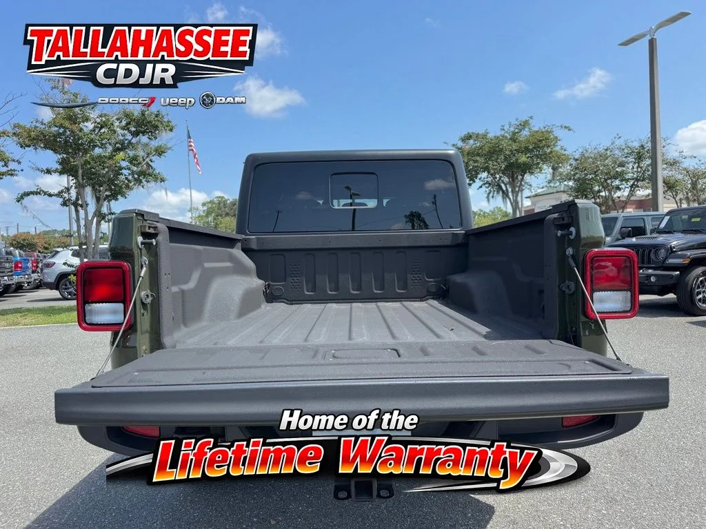 Used 2022 Green Clearcoat Jeep Sport image 6