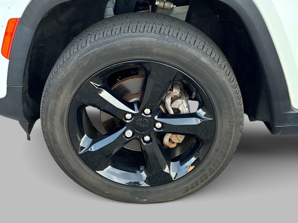 Used 2023 White Jeep Altitude X image 17