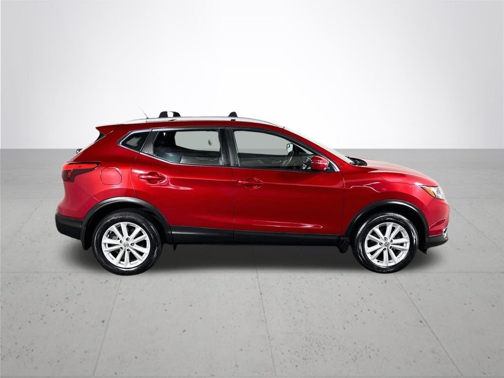Used 2017 Red Nissan SV image 5