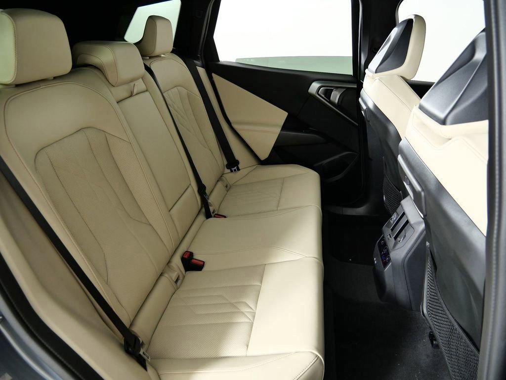 Used 2026 Skyscraper Grey Metallic BMW 30 xDrive image 27