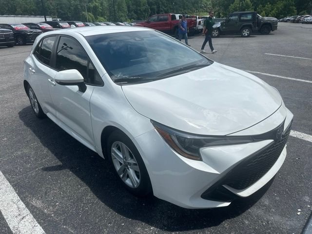 Used 2022 White Toyota SE image 3