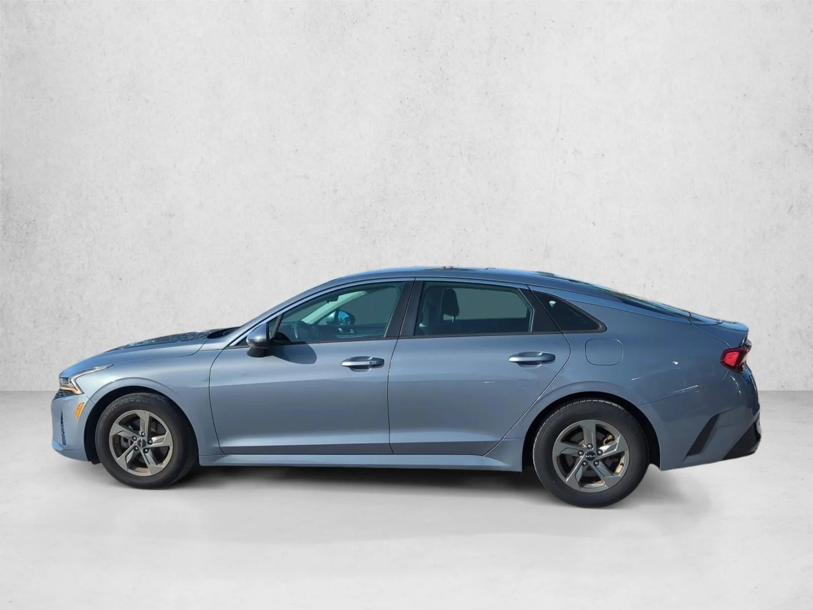 Used 2022 Everlasting Silver Kia LXS image 5