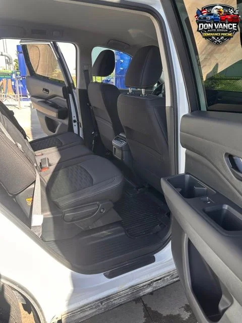 2025 Nissan Pathfinder SV 4WD's photo