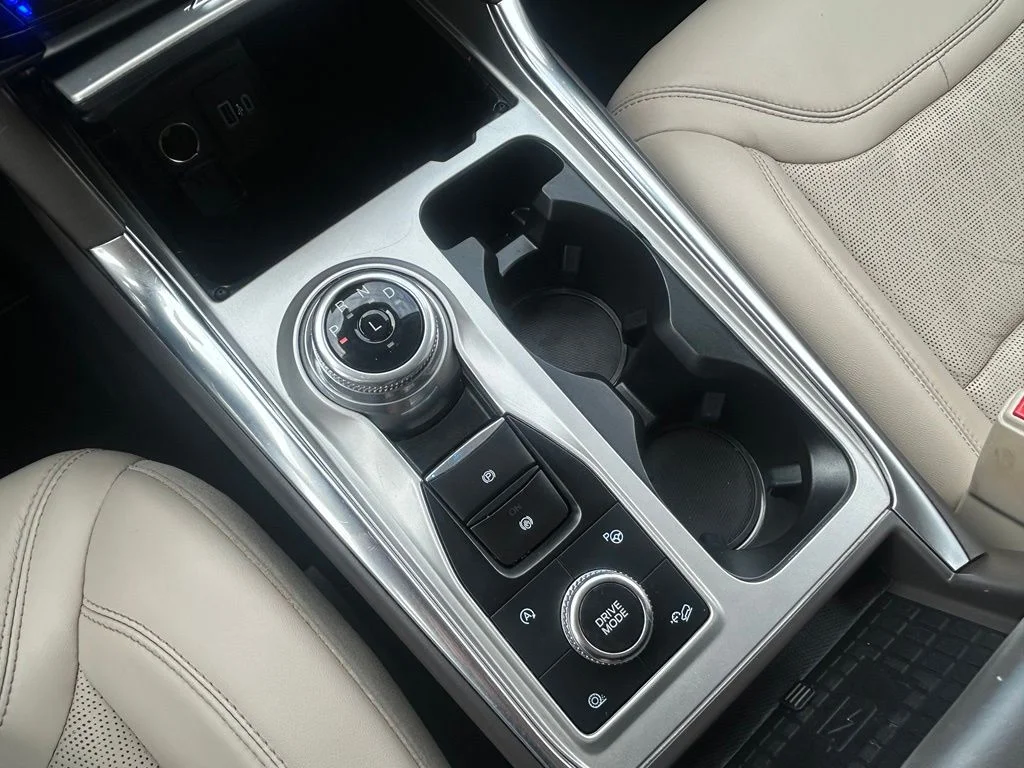 Used 2022 White Ford Platinum image 18