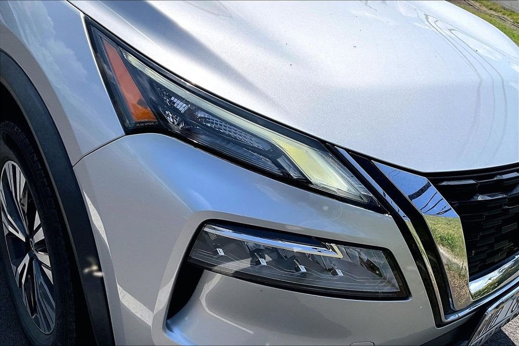 Used 2023 Silver Nissan SV image 32