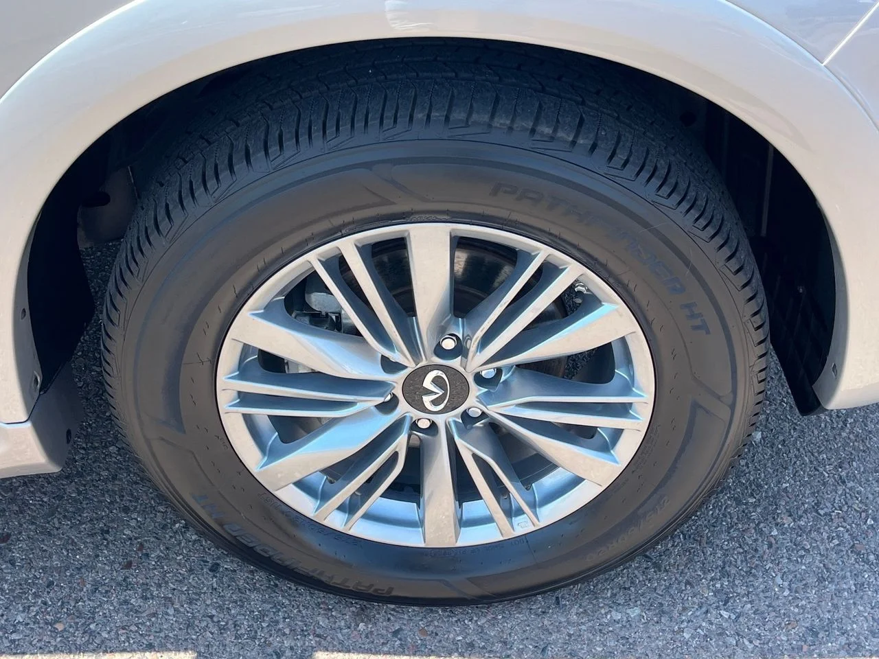 Used 2022 Liquid Platinum INFINITI Luxe image 8