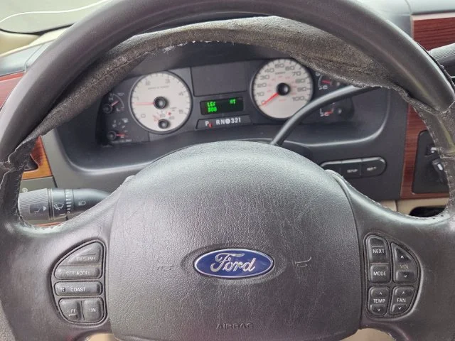Used 2005  Ford Lariat image 25