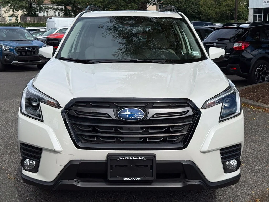 Used 2023 Crystal White Pearl Subaru Limited image 3