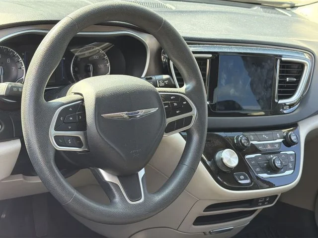 Used 2018 Red Chrysler Touring Plus image 17