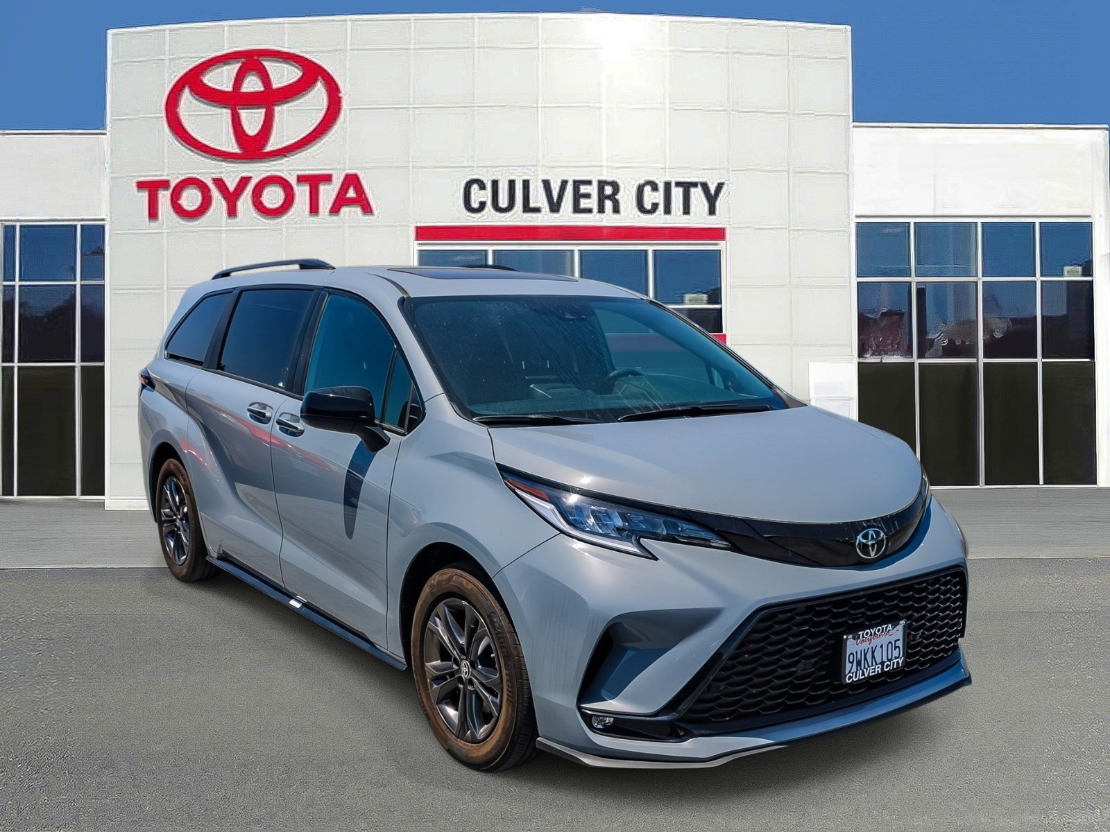 2026 Toyota Sienna XSE 7-Passenger Hybrid AWD's photo