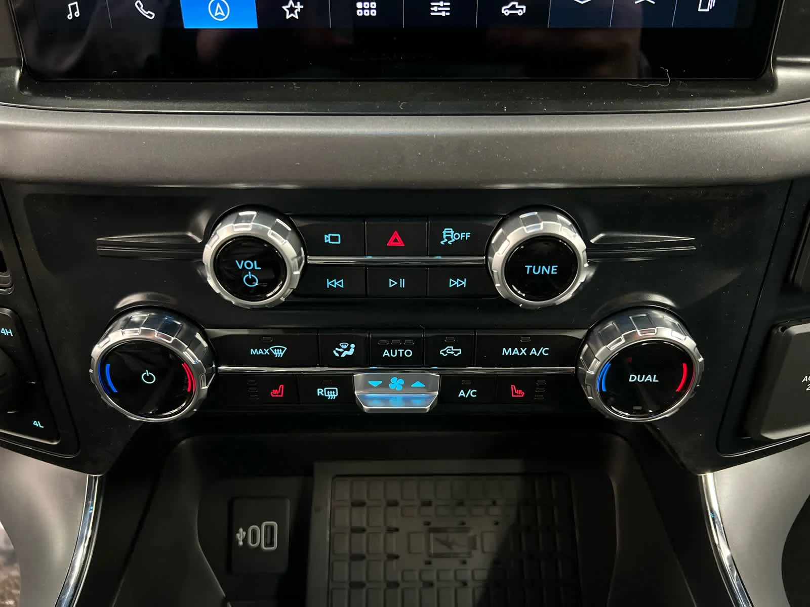 New 2026 Agate Black Metallic Ford XLT image 25