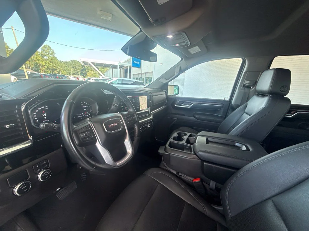 Used 2025 Summit White GMC SLT image 29