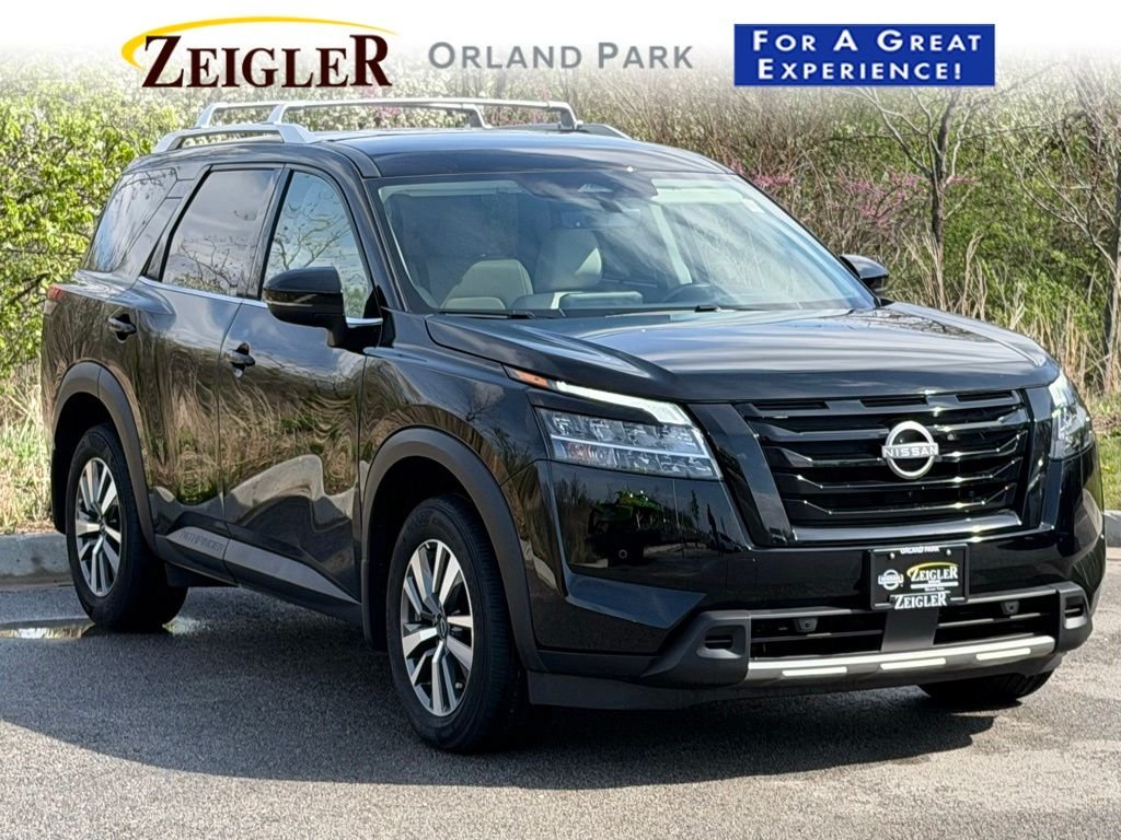 2024 Nissan Pathfinder SL 4WD's photo