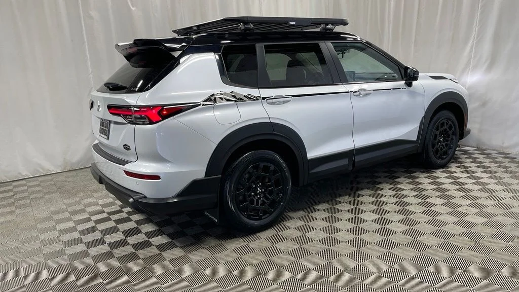 New 2026 White Diamond/Black Roof Mitsubishi TRAIL EDITION S-AWC image 3
