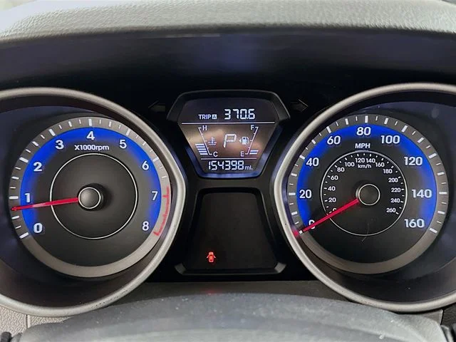Pre-Owned 2014 Hyundai Elantra SE
