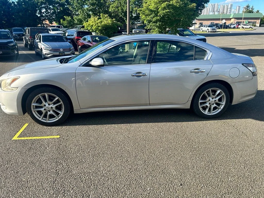 Used 2012  Nissan 3.5 S image 7