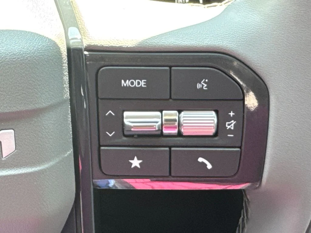 New 2027 Ivory Silver Kia EX image 26