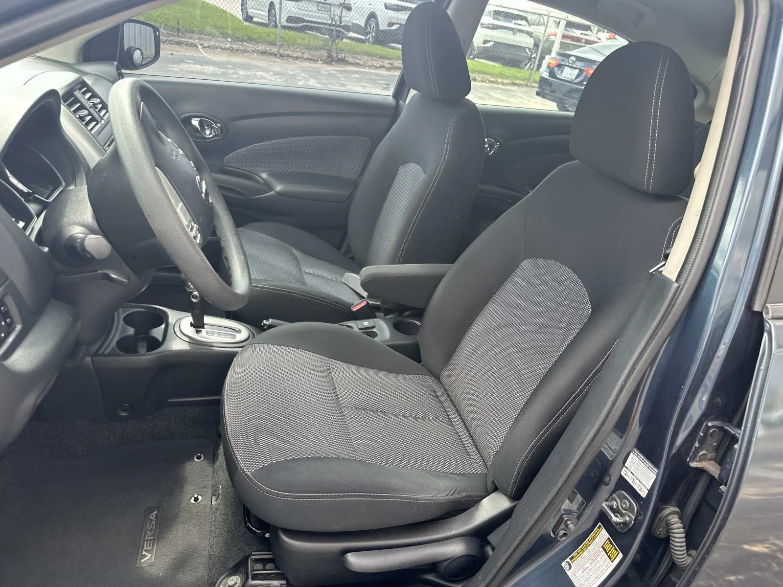 Used 2015 Graphite Blue Nissan SL image 13