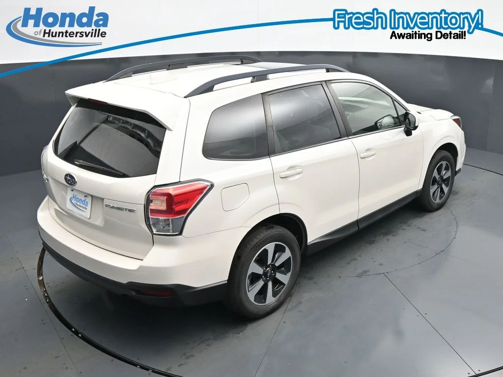 Used 2018 Crystal White Pearl Subaru 2.5i Premium image 22