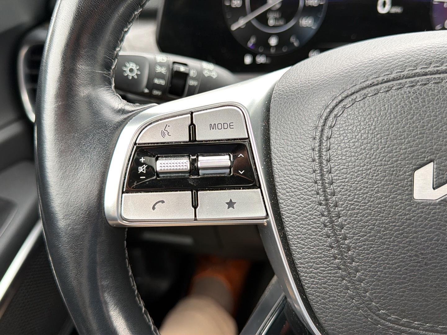 Used 2023 Glacial White Pearl Kia SX image 15
