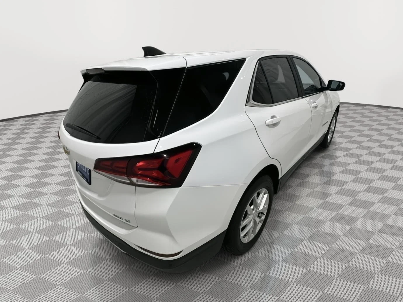 Used 2024 Summit White Chevrolet LT image 5