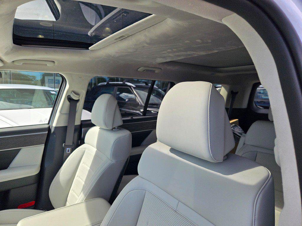New 2027 White Hyundai Calligraphy image 26