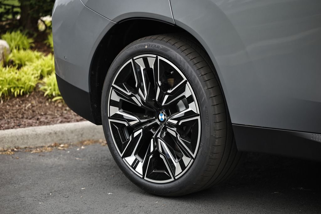 New 2026 Skyscraper Grey Metallic BMW 30 xDrive image 6