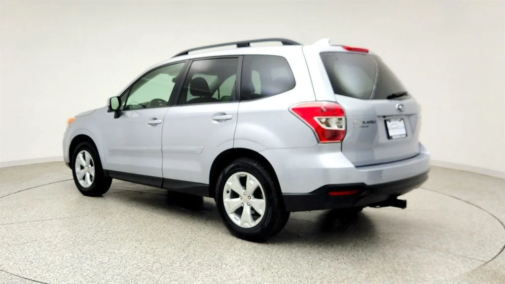 Used 2016 Ice Silver Metallic Subaru 4dr CVT 2.5i Premium PZEV w/ All Weather Pkg image 7