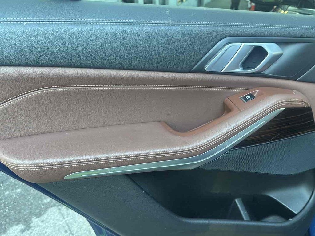 Used 2020 Blue BMW xDrive40i image 29