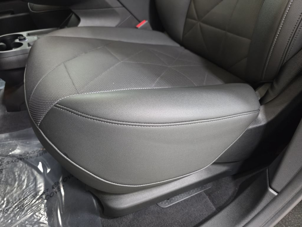 Used 2024 Alpine White BMW xDrive50 image 29