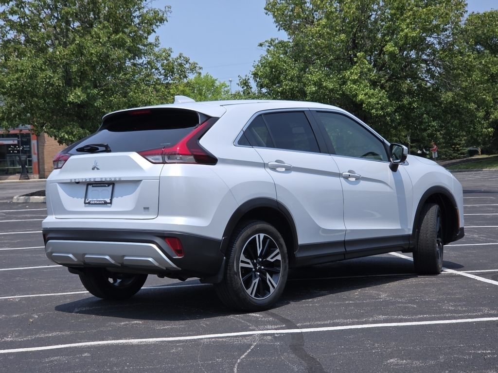 Used 2023 White Diamond Mitsubishi SE image 21