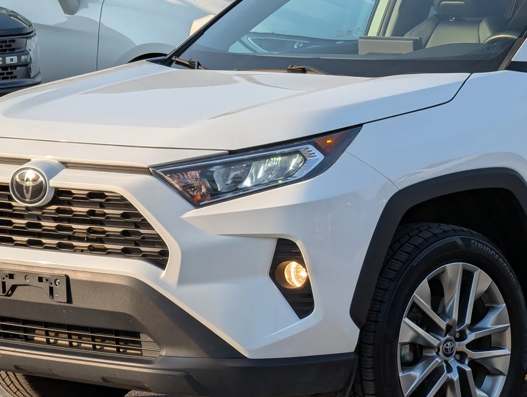Certified Used 2019  Toyota XLE - - AWD - Leather - Sunroof - Power Liftgate - CarPlay - Safety Sense 2.0 & More! image 10