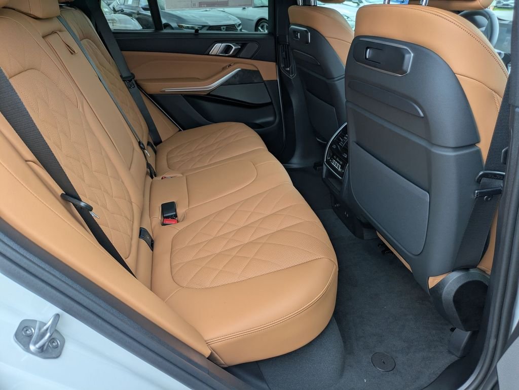 New 2026 Mineral White Metallic BMW xDrive40i image 24
