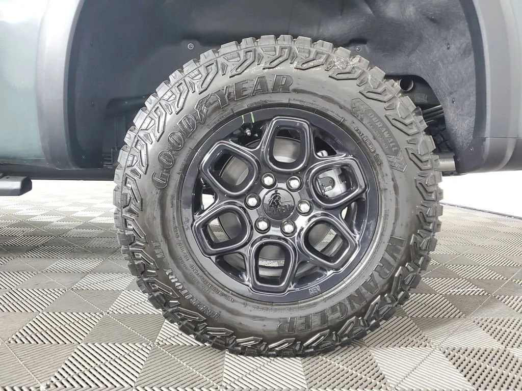2026 Chevrolet Silverado 1500 ZR2 - Photo 32