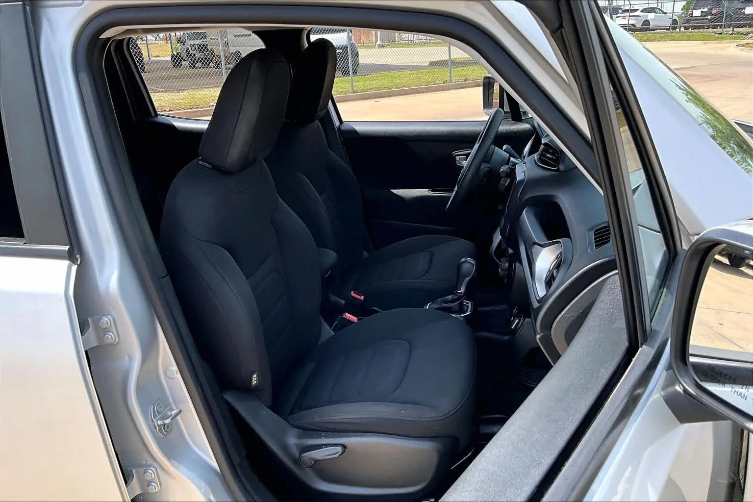 Used 2018 Glacier Metallic Jeep Latitude image 9