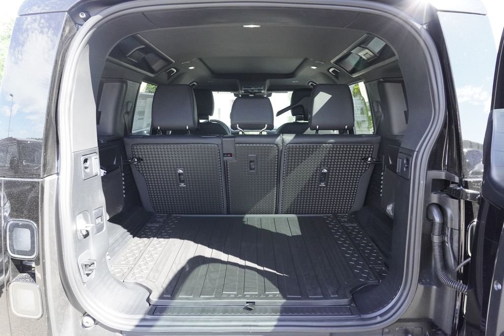 New 2026 Santorini Black Land Rover S image 31