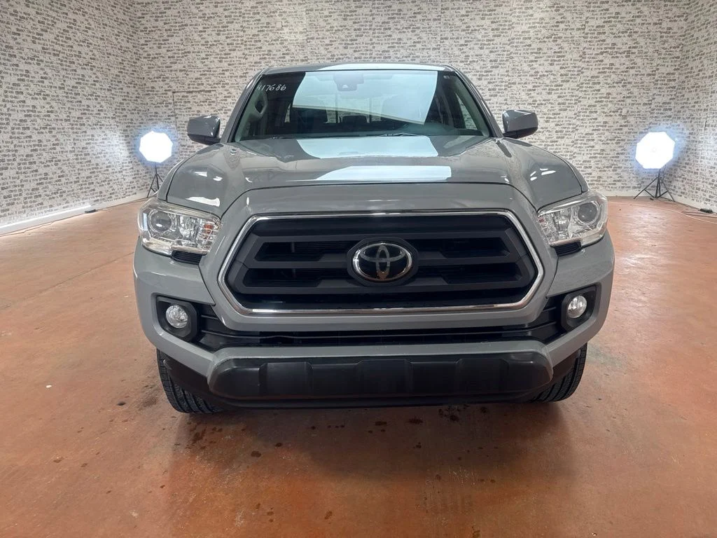 Used 2020 Cement Toyota SR5 image 2